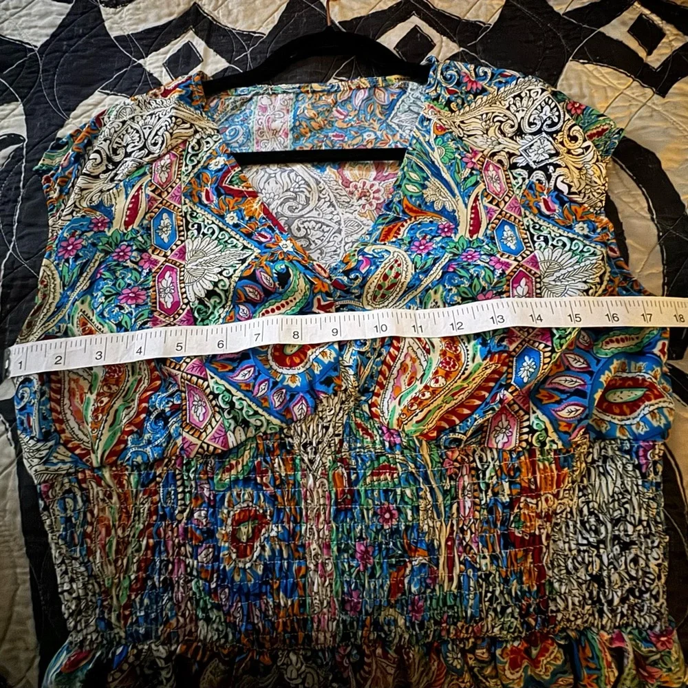 Boutique Women’s V-Neck Dress - Picture 4 of 6